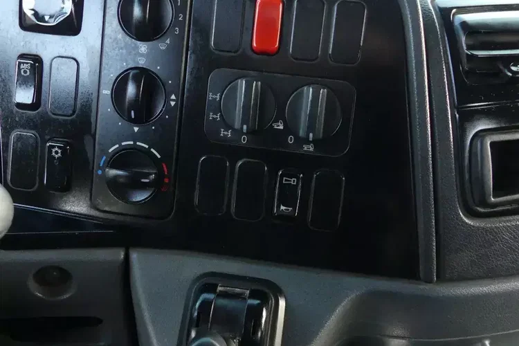 Mercedes AXOR 1828 4x4 / WYWROTKA + HDS HIAB 10.3 m / SKŁADANY W Z / zdjęcie 24