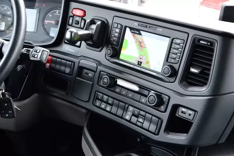 Scania R450 RETARDER | ADR | STANDARD | NAWIGACJA | 2 ŁÓŻKA | 1.300 L | MIĘDZYOSIE zdjęcie 27