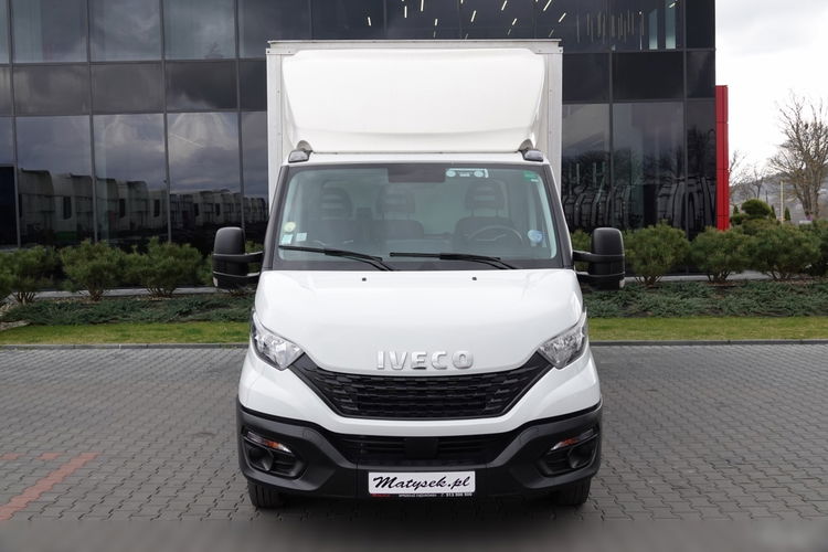 Iveco DAILY 3.0 / KONTENER-FURGON / WINDA 750 KG / DMC: 3500 KG / NISKI PRZEBIEG / 2021 zdjęcie 12