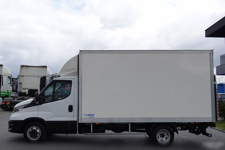 Iveco DAILY 3.0 / KONTENER-FURGON / WINDA 750 KG / DMC: 3500 KG / NISKI PRZEBIEG / 2021 zdjęcie 14