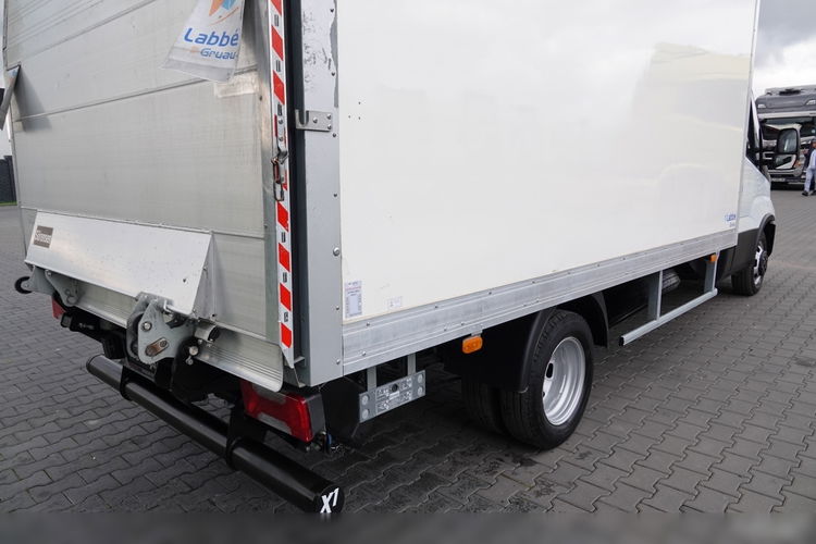 Iveco DAILY 3.0 / KONTENER-FURGON / WINDA 750 KG / DMC: 3500 KG / NISKI PRZEBIEG / 2021 zdjęcie 17