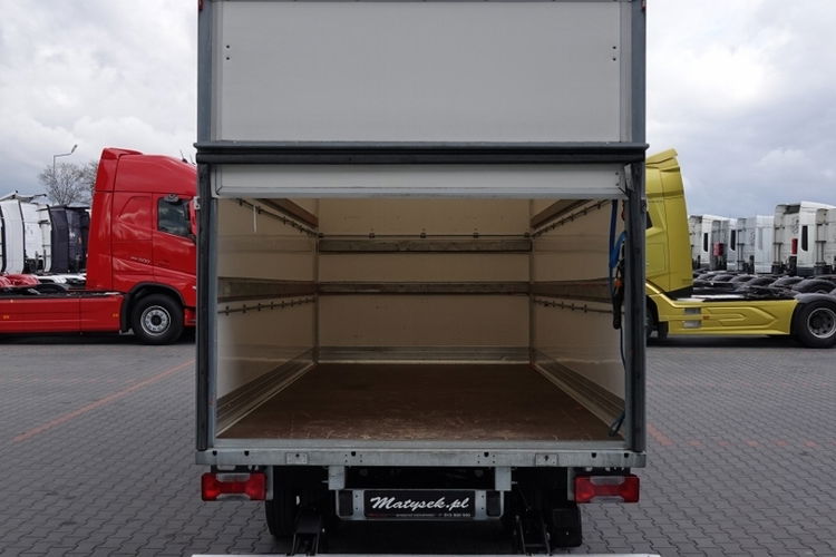 Iveco DAILY 3.0 / KONTENER-FURGON / WINDA 750 KG / DMC: 3500 KG / NISKI PRZEBIEG / 2021 zdjęcie 18