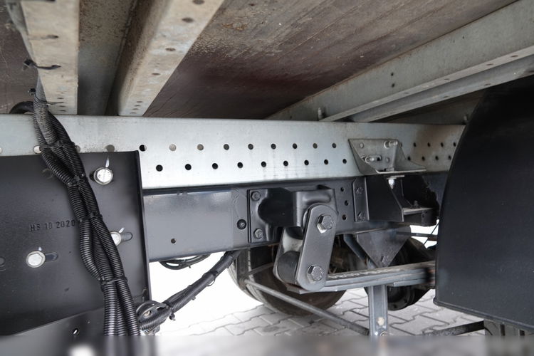Iveco DAILY 3.0 / KONTENER-FURGON / WINDA 750 KG / DMC: 3500 KG / NISKI PRZEBIEG / 2021 zdjęcie 26