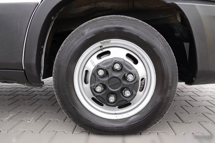 Iveco DAILY 3.0 / KONTENER-FURGON / WINDA 750 KG / DMC: 3500 KG / NISKI PRZEBIEG / 2021 zdjęcie 28