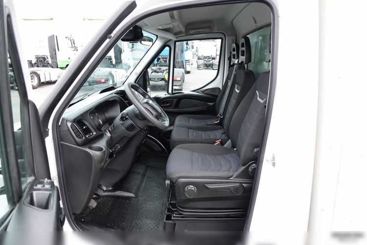 Iveco DAILY 3.0 / KONTENER-FURGON / WINDA 750 KG / DMC: 3500 KG / NISKI PRZEBIEG / 2021 zdjęcie 32