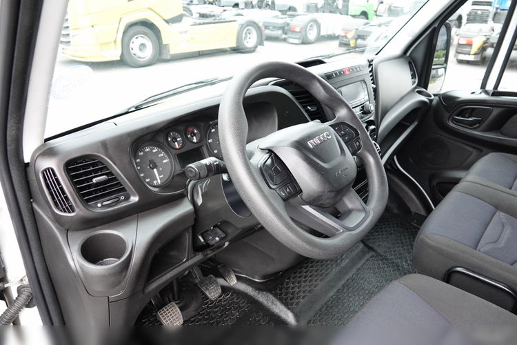 Iveco DAILY 3.0 / KONTENER-FURGON / WINDA 750 KG / DMC: 3500 KG / NISKI PRZEBIEG / 2021 zdjęcie 33