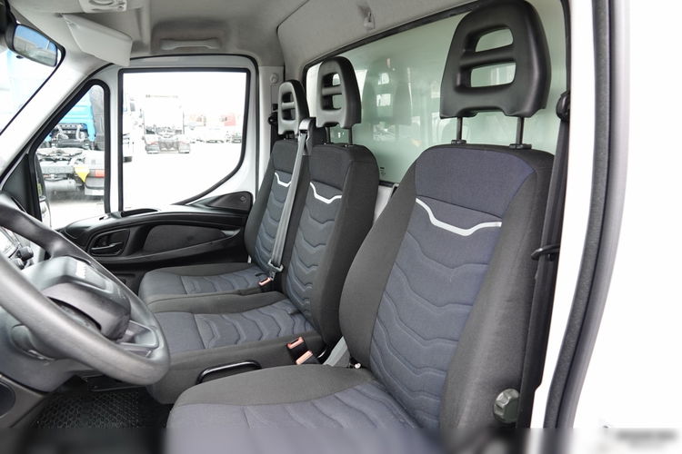 Iveco DAILY 3.0 / KONTENER-FURGON / WINDA 750 KG / DMC: 3500 KG / NISKI PRZEBIEG / 2021 zdjęcie 34