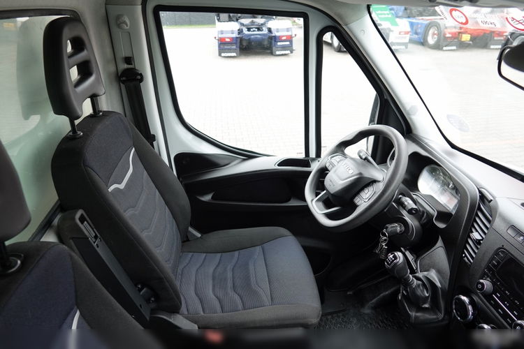 Iveco DAILY 3.0 / KONTENER-FURGON / WINDA 750 KG / DMC: 3500 KG / NISKI PRZEBIEG / 2021 zdjęcie 35