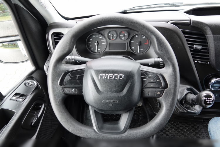 Iveco DAILY 3.0 / KONTENER-FURGON / WINDA 750 KG / DMC: 3500 KG / NISKI PRZEBIEG / 2021 zdjęcie 36
