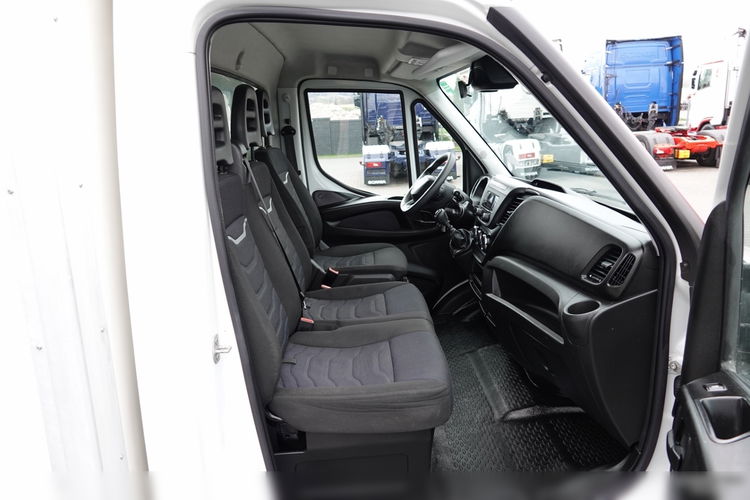 Iveco DAILY 3.0 / KONTENER-FURGON / WINDA 750 KG / DMC: 3500 KG / NISKI PRZEBIEG / 2021 zdjęcie 42