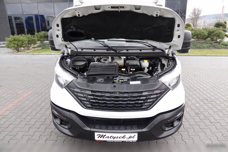 Iveco DAILY 3.0 / KONTENER-FURGON / WINDA 750 KG / DMC: 3500 KG / NISKI PRZEBIEG / 2021 zdjęcie 45