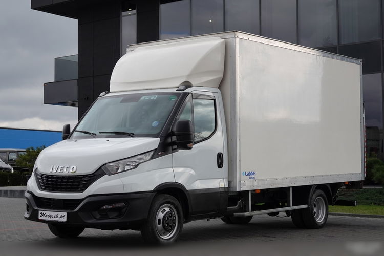 Iveco DAILY 3.0 / KONTENER-FURGON / WINDA 750 KG / DMC: 3500 KG / NISKI PRZEBIEG / 2021 zdjęcie 5