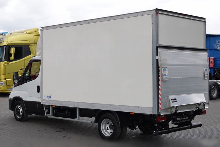 Iveco DAILY 3.0 / KONTENER-FURGON / WINDA 750 KG / DMC: 3500 KG / NISKI PRZEBIEG / 2021 zdjęcie 8