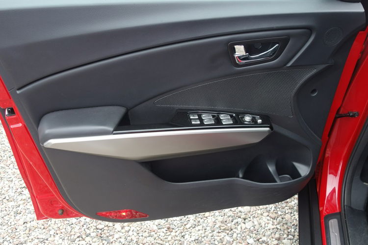 SsangYong Tivoli zdjęcie 4