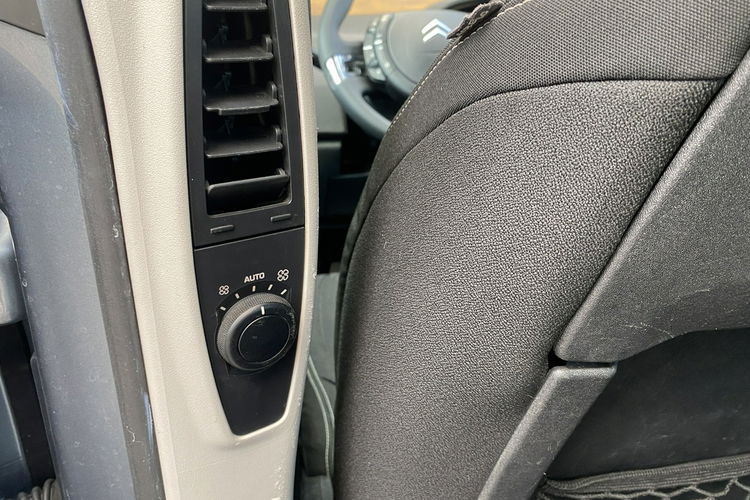 Citroen C4 10r. 1.6 hdi nawigacja klimatronik czujniki po serwisie zdjęcie 13