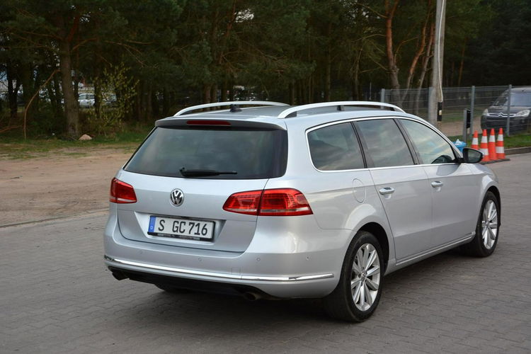 Volkswagen Passat Highline Radar ACC Kamera 4-Motion bi-Xenon Ledy Skóry Navi 2xParktr. zdjęcie 14