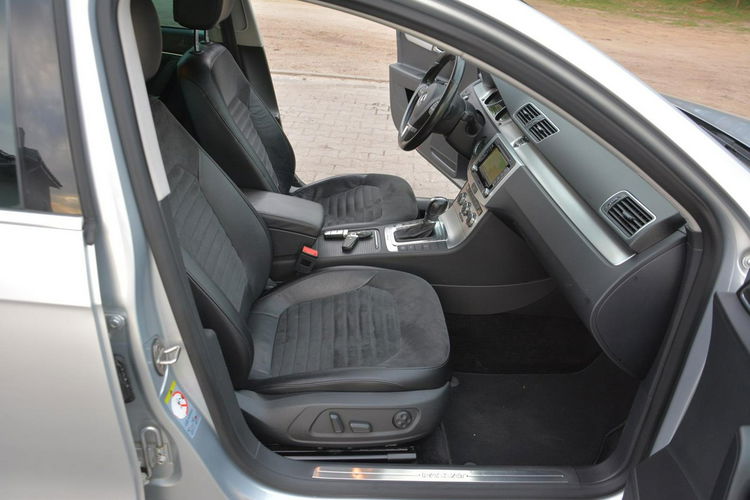 Volkswagen Passat Highline Radar ACC Kamera 4-Motion bi-Xenon Ledy Skóry Navi 2xParktr. zdjęcie 17