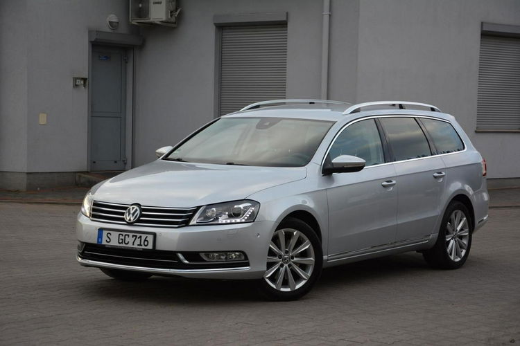 Volkswagen Passat Highline Radar ACC Kamera 4-Motion bi-Xenon Ledy Skóry Navi 2xParktr. zdjęcie 2