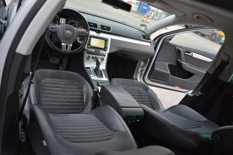 Volkswagen Passat Highline Radar ACC Kamera 4-Motion bi-Xenon Ledy Skóry Navi 2xParktr. zdjęcie 23