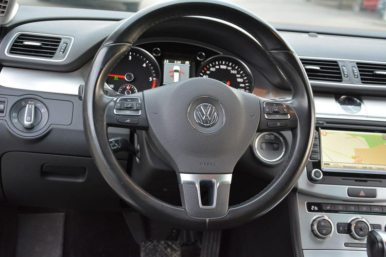 Volkswagen Passat Highline Radar ACC Kamera 4-Motion bi-Xenon Ledy Skóry Navi 2xParktr. zdjęcie 24