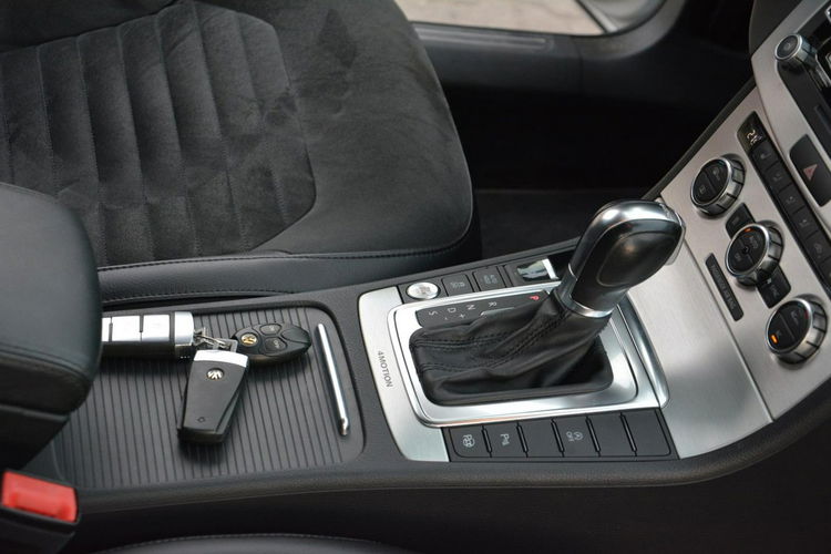 Volkswagen Passat Highline Radar ACC Kamera 4-Motion bi-Xenon Ledy Skóry Navi 2xParktr. zdjęcie 25