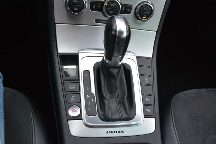 Volkswagen Passat Highline Radar ACC Kamera 4-Motion bi-Xenon Ledy Skóry Navi 2xParktr. zdjęcie 27