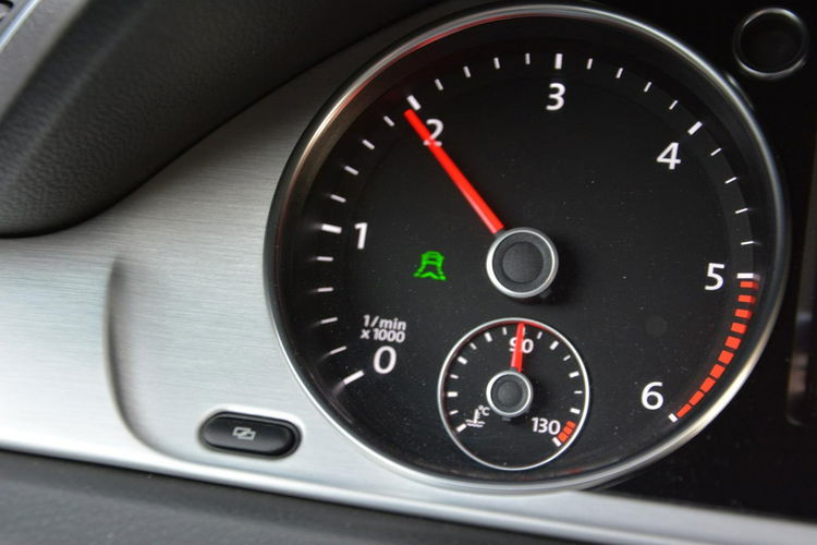 Volkswagen Passat Highline Radar ACC Kamera 4-Motion bi-Xenon Ledy Skóry Navi 2xParktr. zdjęcie 34