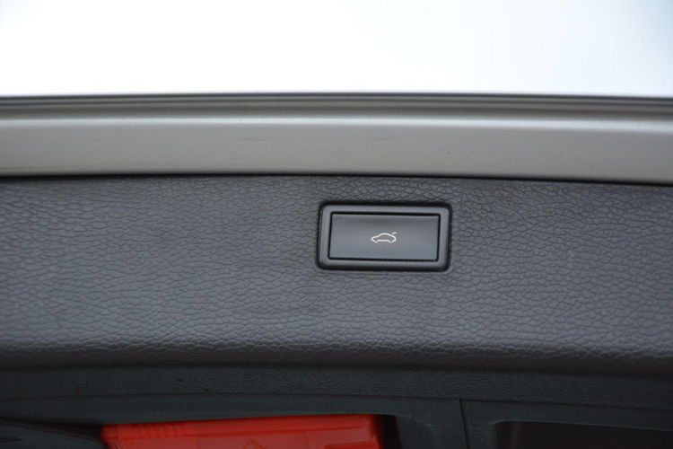 Volkswagen Passat Highline Radar ACC Kamera 4-Motion bi-Xenon Ledy Skóry Navi 2xParktr. zdjęcie 35