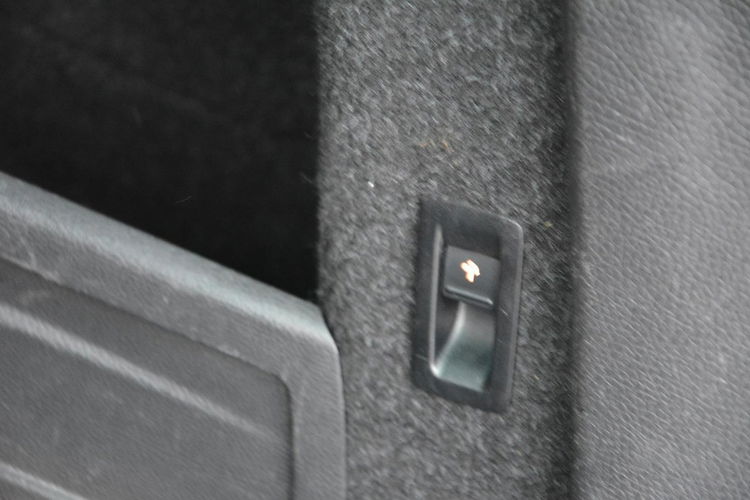 Volkswagen Passat Highline Radar ACC Kamera 4-Motion bi-Xenon Ledy Skóry Navi 2xParktr. zdjęcie 38