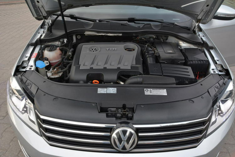 Volkswagen Passat Highline Radar ACC Kamera 4-Motion bi-Xenon Ledy Skóry Navi 2xParktr. zdjęcie 39