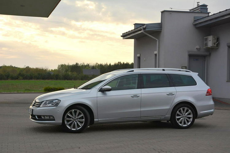 Volkswagen Passat Highline Radar ACC Kamera 4-Motion bi-Xenon Ledy Skóry Navi 2xParktr. zdjęcie 4