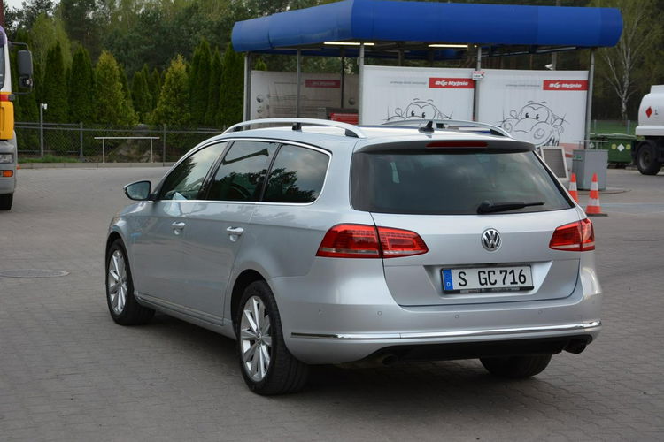 Volkswagen Passat Highline Radar ACC Kamera 4-Motion bi-Xenon Ledy Skóry Navi 2xParktr. zdjęcie 6