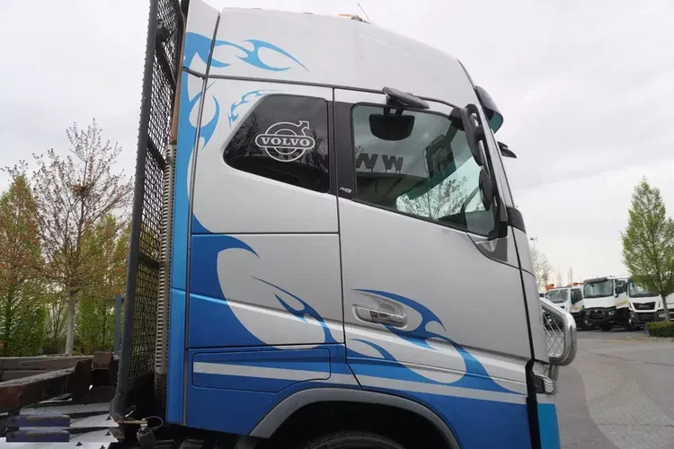 Mercedes FH16 750 8x4 / 750 KM / Ładowność 21.8 t / zabudowa z kłonicami zdjęcie 12