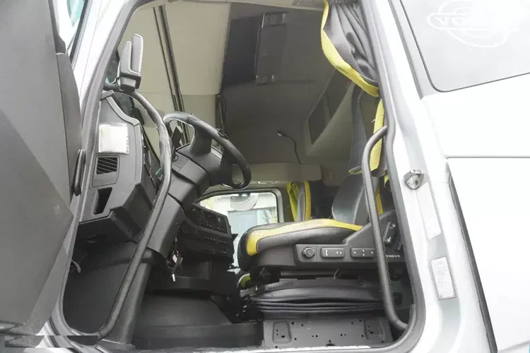 Mercedes FH16 750 8x4 / 750 KM / Ładowność 21.8 t / zabudowa z kłonicami zdjęcie 15