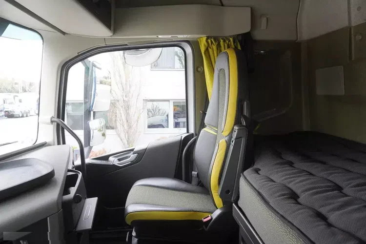 Mercedes FH16 750 8x4 / 750 KM / Ładowność 21.8 t / zabudowa z kłonicami zdjęcie 17