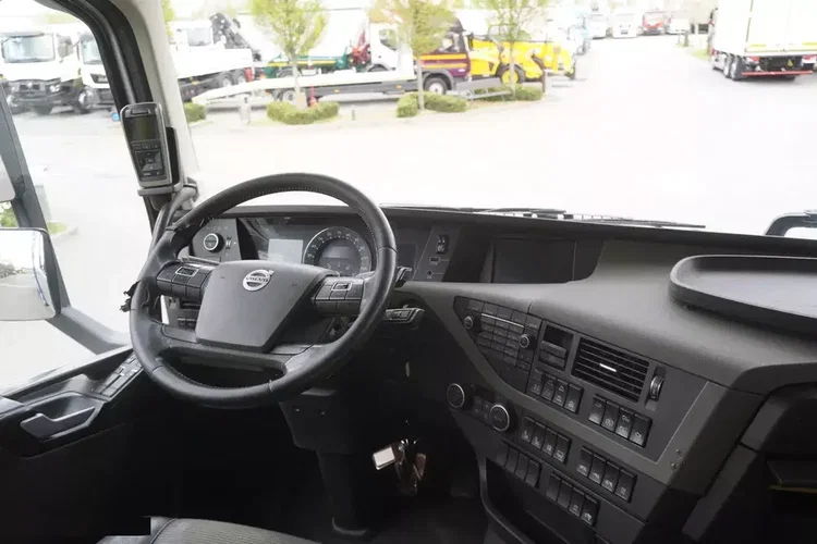 Mercedes FH16 750 8x4 / 750 KM / Ładowność 21.8 t / zabudowa z kłonicami zdjęcie 18