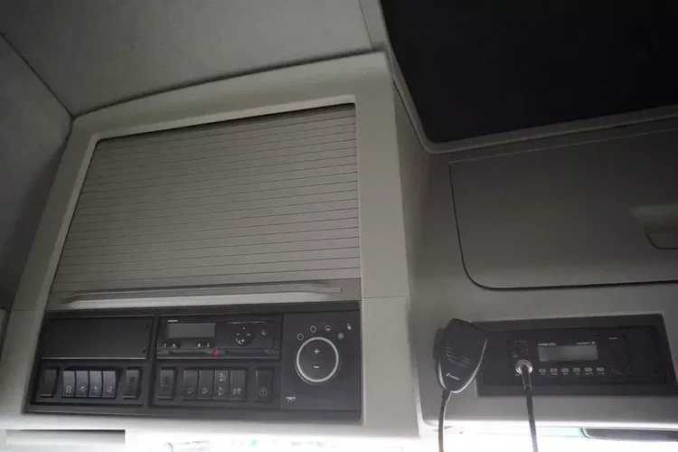 Mercedes FH16 750 8x4 / 750 KM / Ładowność 21.8 t / zabudowa z kłonicami zdjęcie 22