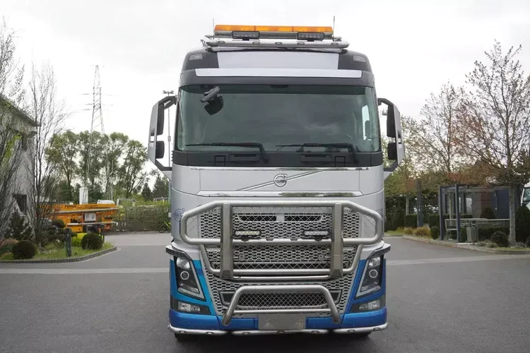 Mercedes FH16 750 8x4 / 750 KM / Ładowność 21.8 t / zabudowa z kłonicami zdjęcie 9
