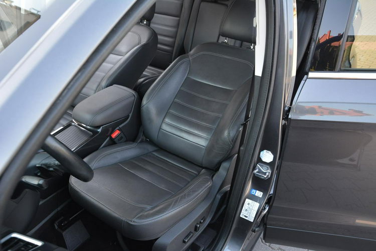Ford Kuga Titanium 4WD Panorama Skóry Ledy Navi Kamera Panorama El.Klapa ASO zdjęcie 23