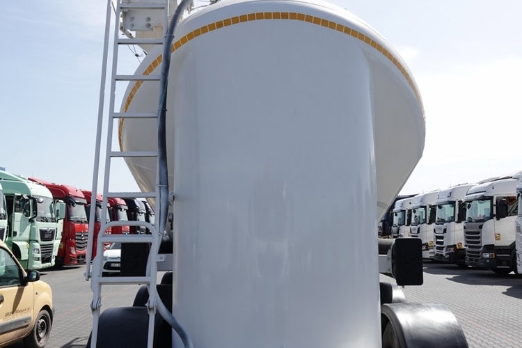 Spitzer CEMENTONACZEPA / 34 000 L / SILOS / 3 KOMORY / OSIE SAF  zdjęcie 11