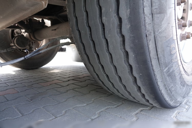 Spitzer CEMENTONACZEPA / 34 000 L / SILOS / 3 KOMORY / OSIE SAF  zdjęcie 15