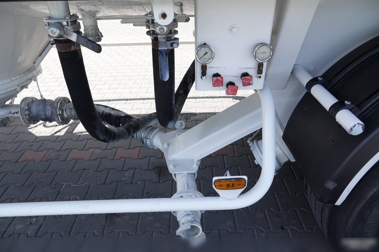 Spitzer CEMENTONACZEPA / 34 000 L / SILOS / 3 KOMORY / OSIE SAF  zdjęcie 17