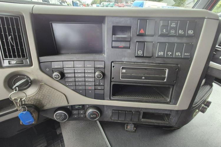 FM 330 Volvo FM 330/ SKRZYNIA / HDS HIAB 840KG / KABINA SYPIALNIANA /AUTOMAT zdjęcie 36
