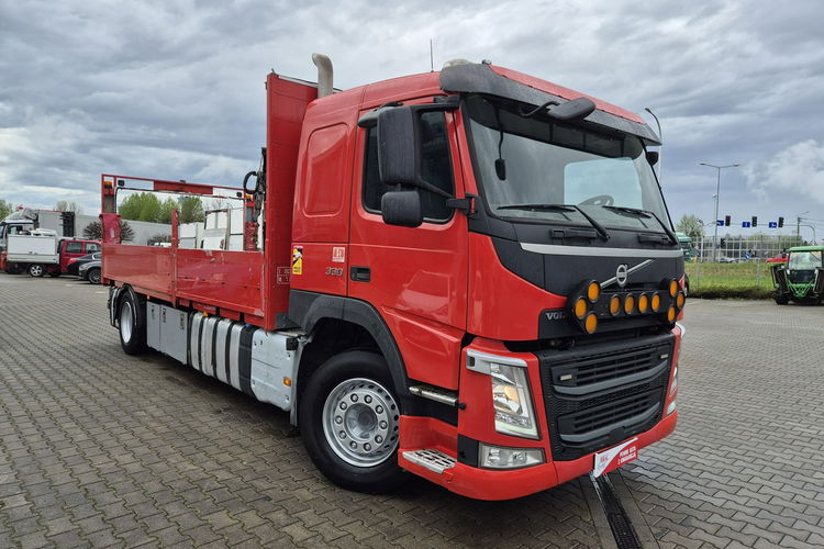 FM 330 Volvo FM 330/ SKRZYNIA / HDS HIAB 840KG / KABINA SYPIALNIANA /AUTOMAT zdjęcie 4