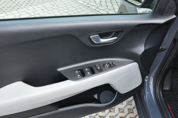 Kia Stonic 1.2B Manual5-G Podgrz.Kier. Kamera Automat Klimat. Salon PL 1wł Gwar. zdjęcie 10