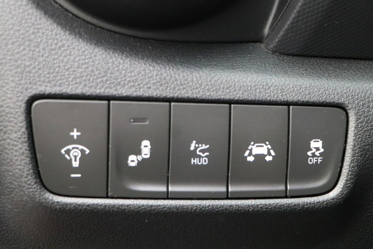 Hyundai Kona AUTOMAT,  navi,  4x4,  parktronic,  zarejestrowany zdjęcie 10