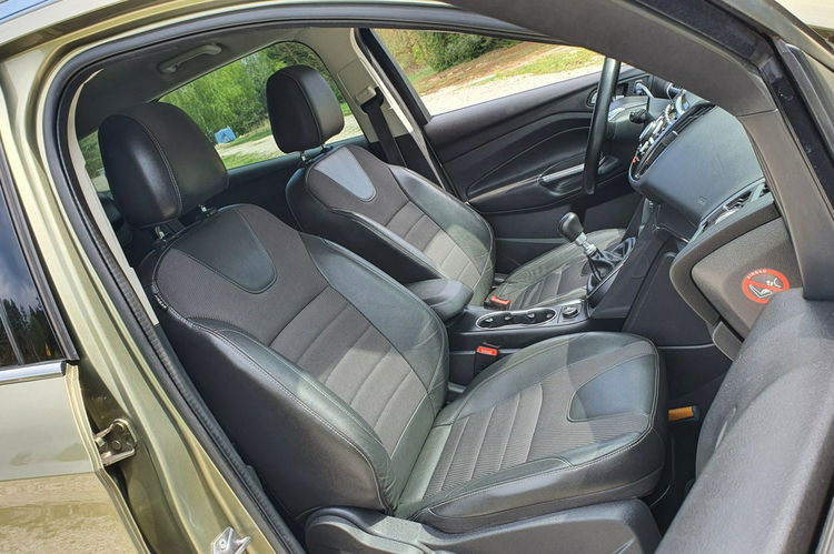 Ford Kuga 2.0 TDCi 163KM # 4x4 # Titanium # Bogate Wyposażenie # Super Stan zdjęcie 7