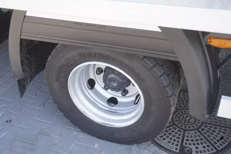 Iveco Eurocargo 100-190 4x2 E6 / Chłodnia / Dhollandia 1, 5 t zdjęcie 18