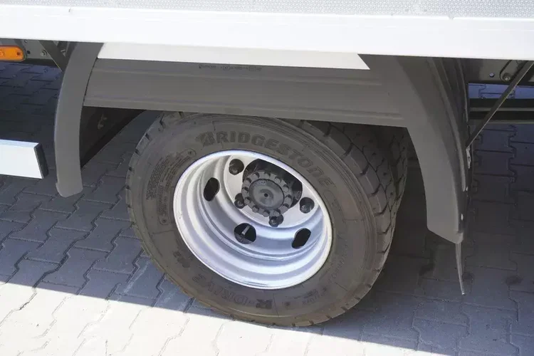 Iveco Eurocargo 100-190 4x2 E6 / Chłodnia / Dhollandia 1, 5 t zdjęcie 19