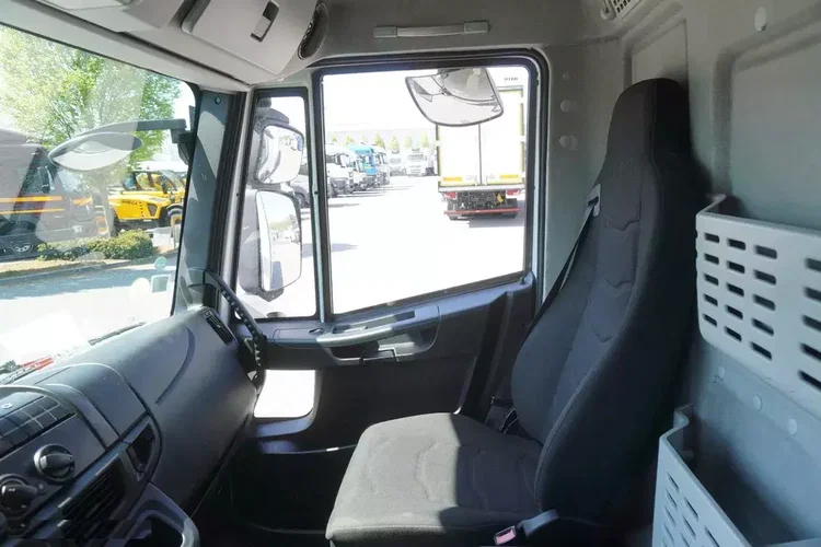 Iveco Eurocargo 100-190 4x2 E6 / Chłodnia / Dhollandia 1, 5 t zdjęcie 22